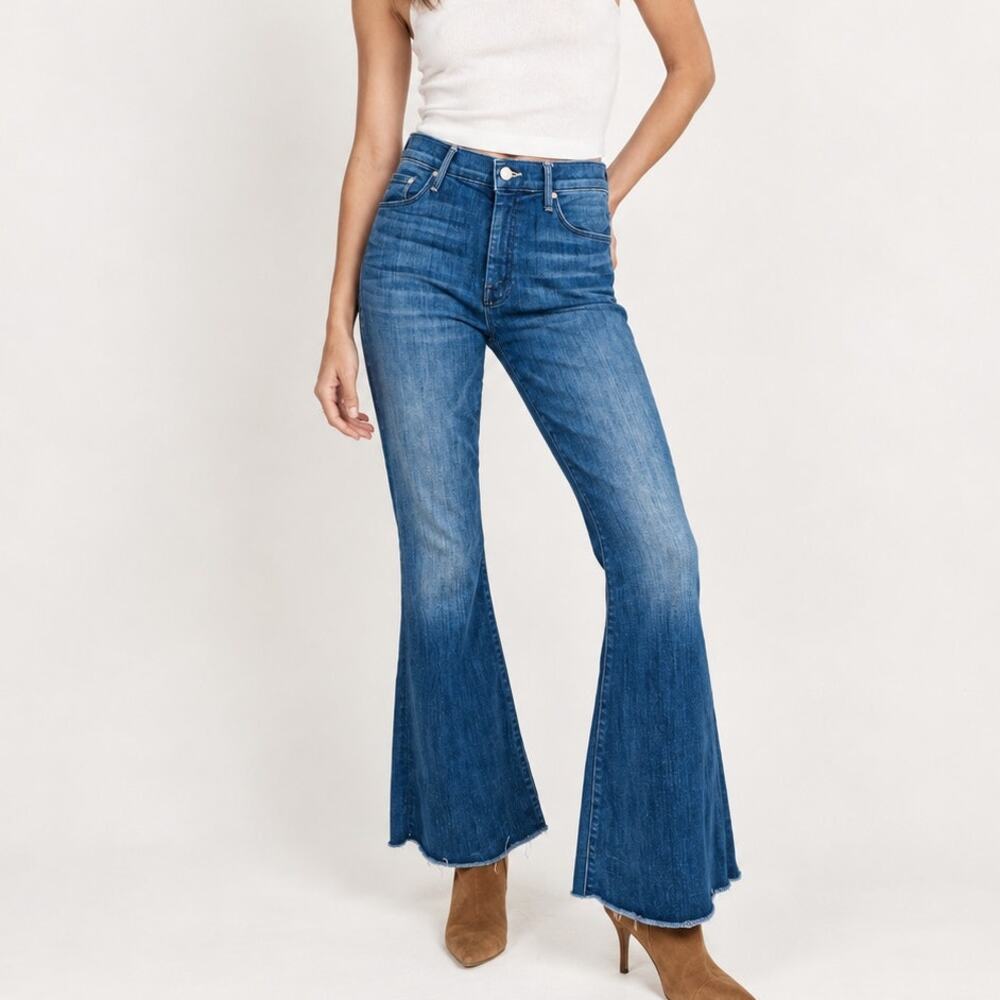 MOTHER Denim The Weekender Fray Jeans in Squeeze it Blue size 29